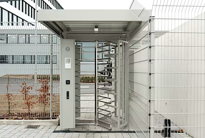 Tourniquets hauts et portes tournantes